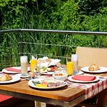 فندق Garni Partaneshof ميرانو